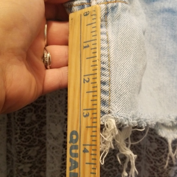 Excellent pair of vintage Levi's cutoffs - Picture 4 of 4